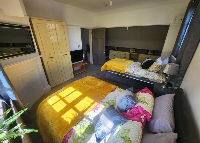 Charming Duplex Free Wifi Old Trafford Apartment *