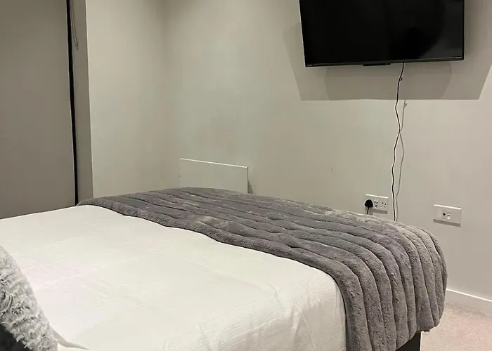 High-end 2 Bed Retreat - Ao Arena & Victoria Stn דירה