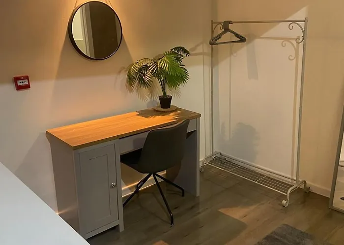 2 Bedrooms Next To Arndale Shopping Apartmán *