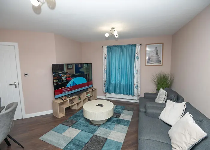 Bed and breakfast Elegant And Modern 3 Double Bedroom Near Centre Entire House Parking