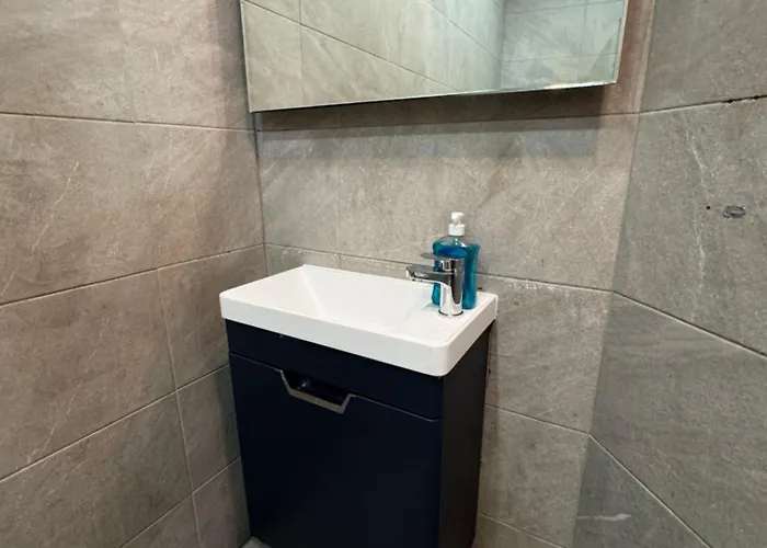 2, Centrally Located Near Northern Quarter