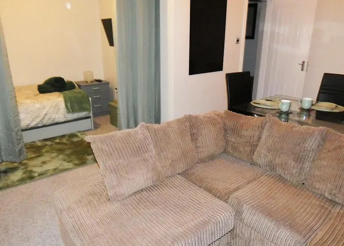 Spacious 4 Bed Maisonette Close To Salford Quays And With Smart Tvs And Netflix Perfect For Families And Contractors Appartement