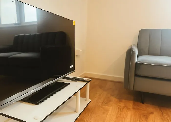 Contemporary 2 Bedroom Flat With Great Location In Salford Apartament Manchester