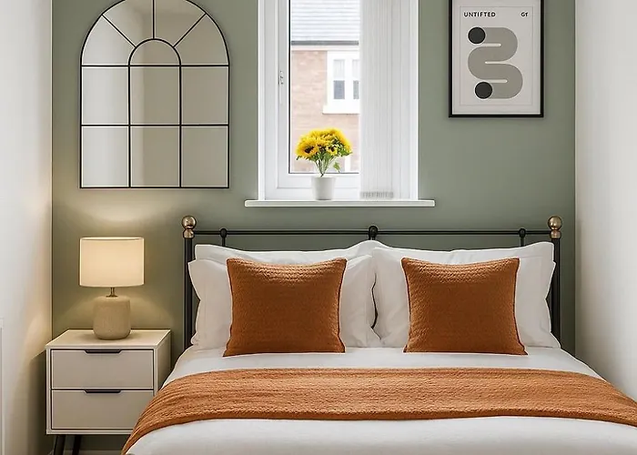 Serene 4br Retreat Near Airport & Free Parking Sleeps 9 *