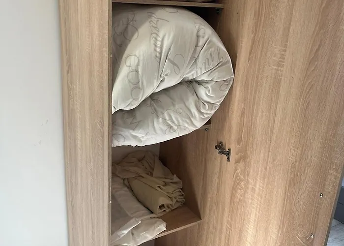 Cosy - 15 Mins Drive To Manchester