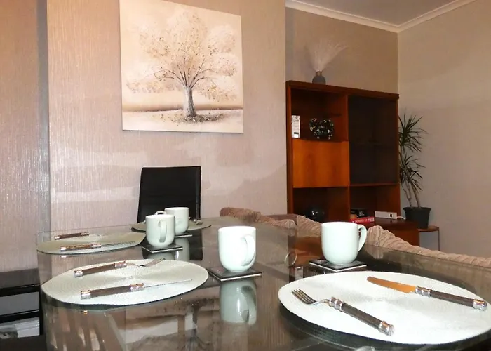 Spacious 4 Bed Maisonette Close To Salford Quays And With Smart Tvs And Netflix Perfect For Families And Contractors *