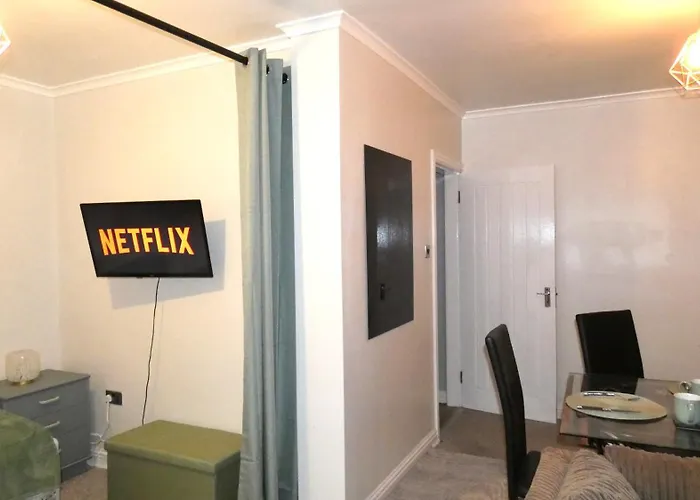 Spacious 4 Bed Maisonette Close To Salford Quays And With Smart Tvs And Netflix Perfect For Families And Contractors * Manchester