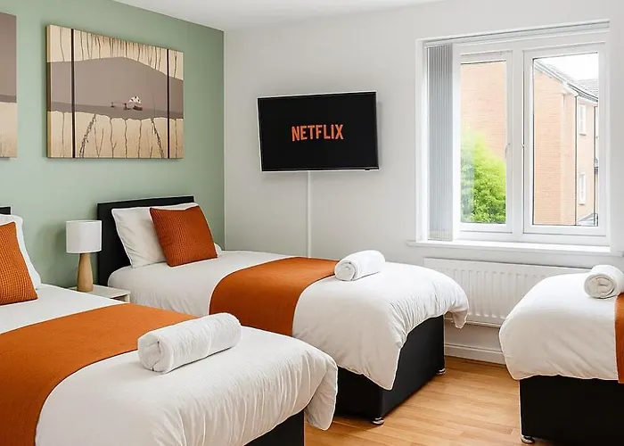 Apartament Modern 4br Retreat Near Airport & Free Parking Sleeps 9