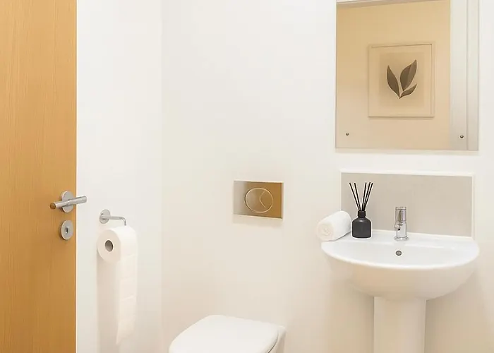 Appartamento Riverfront Serenity