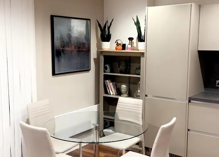 Cozy 2- Bed In The Centre 아파트 *