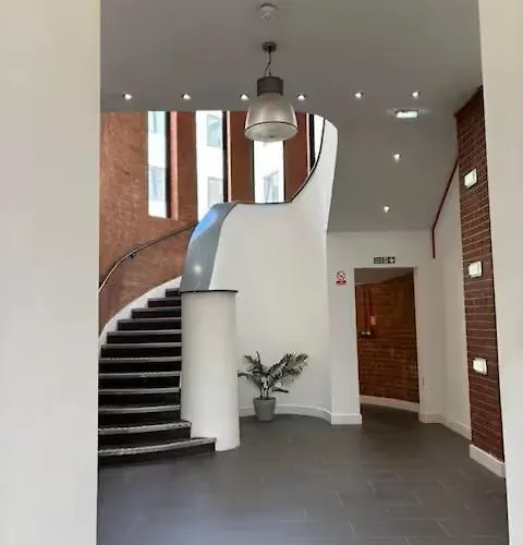 Modern 1 Bed Apartment Near Old Trafford Stadium Apartament