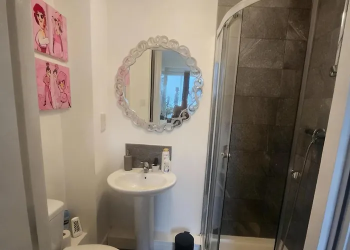 Modern 1 Bed Apartment Near Old Trafford Stadium * Manchester