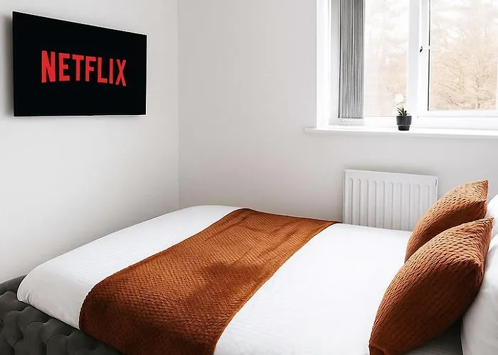 Modern 4br Retreat Near Airport & Free Parking Sleeps 9 Lägenhet