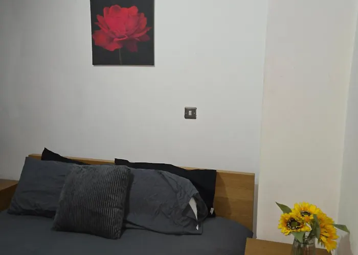 Cosy 2 Bedroom *