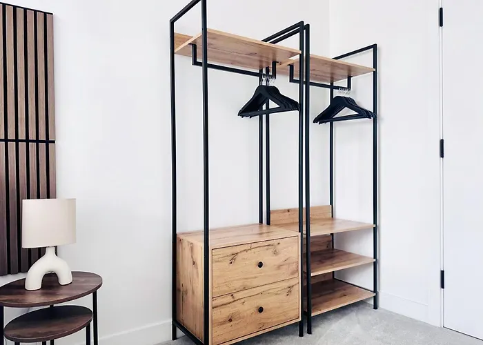 Lomax Chic - Walk Everywhere - Piccadilly, Ancoats & Nq