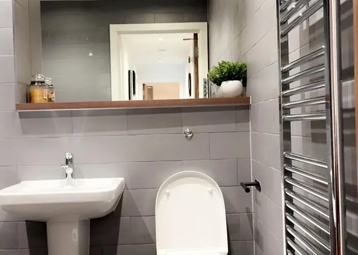 Cozy 2- Bed In The Centre 아파트 *