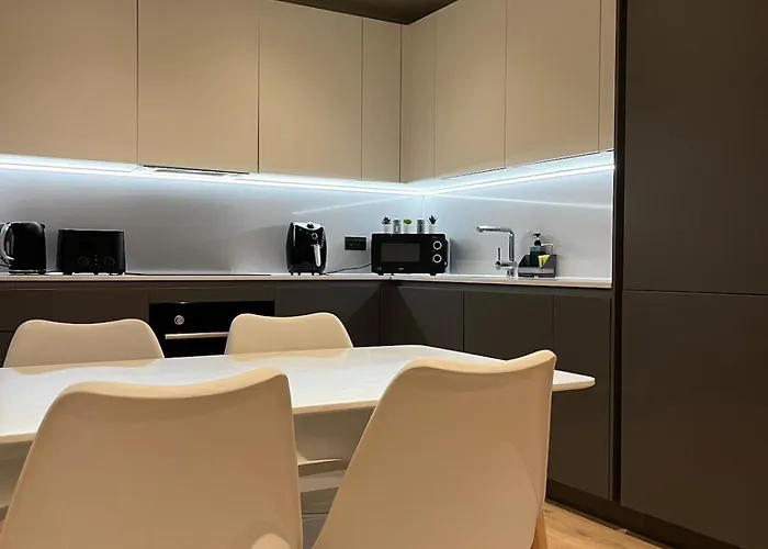 High-end 2 Bed Retreat - Ao Arena & Victoria Stn דירה