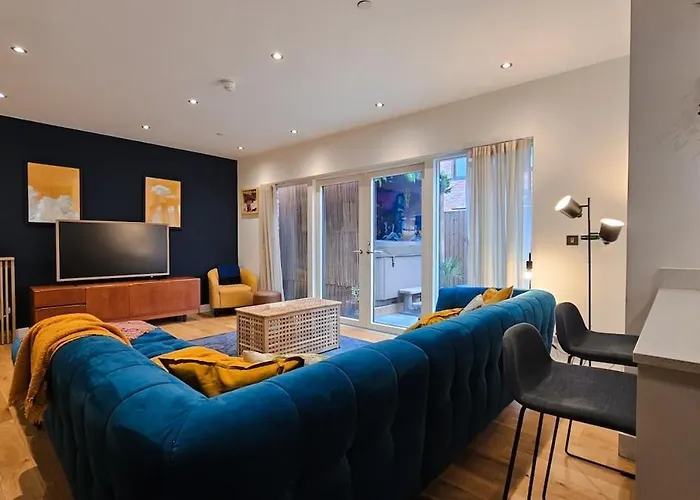 Modern 4Br Townhouse - Rooftop - Hot Tub