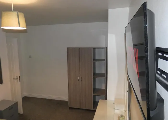 Spacious 4 Bed Maisonette Close To Salford Quays And With Smart Tvs And Netflix Perfect For Families And Contractors Apartamento Mánchester