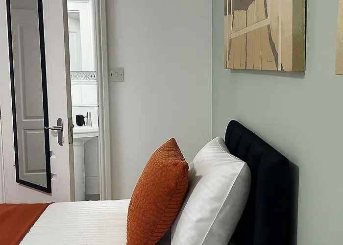 Bright 4br Pets Ok Driveway Sleeps 9 *