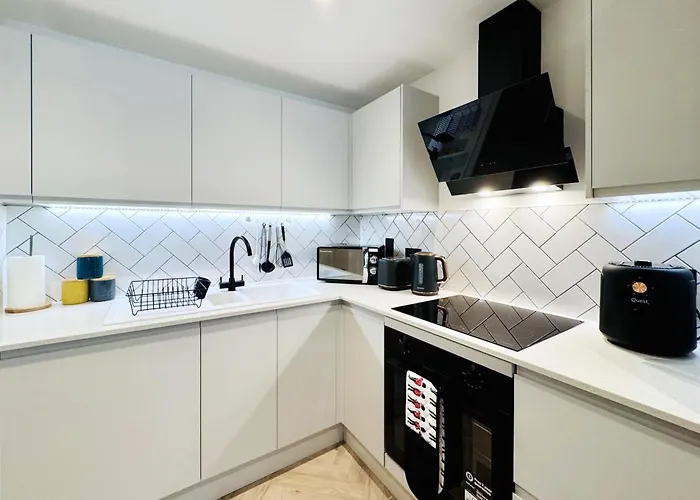 Lomax Chic - Walk Everywhere - Piccadilly, Ancoats & Nq