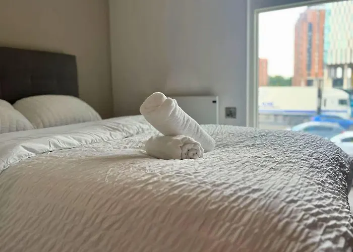 Joyful Group - Deansgate 2br Chic Gardens Apartment Manchester