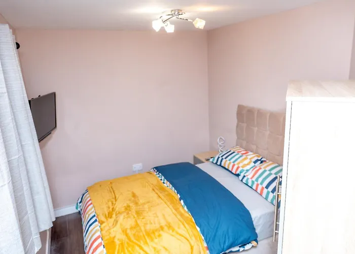 Nocleg ze śniadaniem Elegant And Modern 3 Double Bedroom Near Centre Entire House Parking *