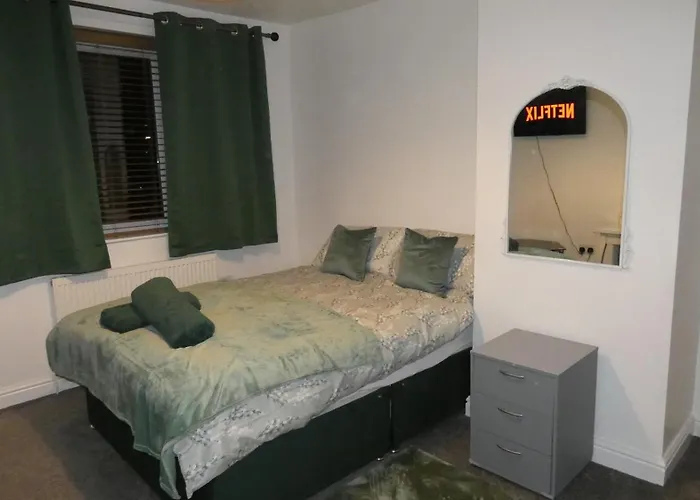 Spacious 4 Bed Maisonette Close To Salford Quays And With Smart Tvs And Netflix Perfect For Families And Contractors * Mánchester