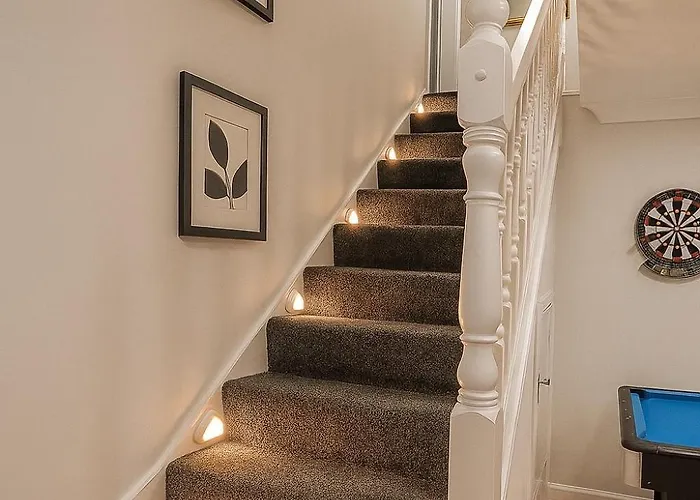 Bright 4br Pets Ok Driveway 9 Beds Manchester