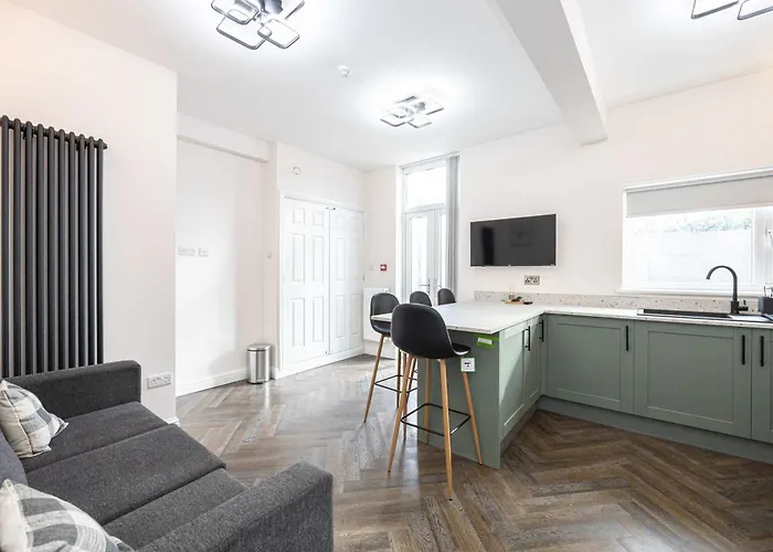 The Groves 3- Close To Mri, Centre & Uni Daire *