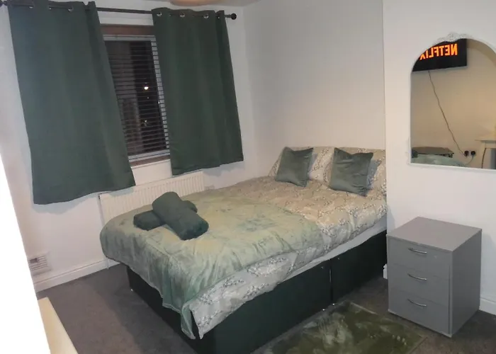 Spacious 4 Bed Maisonette Close To Salford Quays And With Smart Tvs And Netflix Perfect For Families And Contractors * 맨체스터