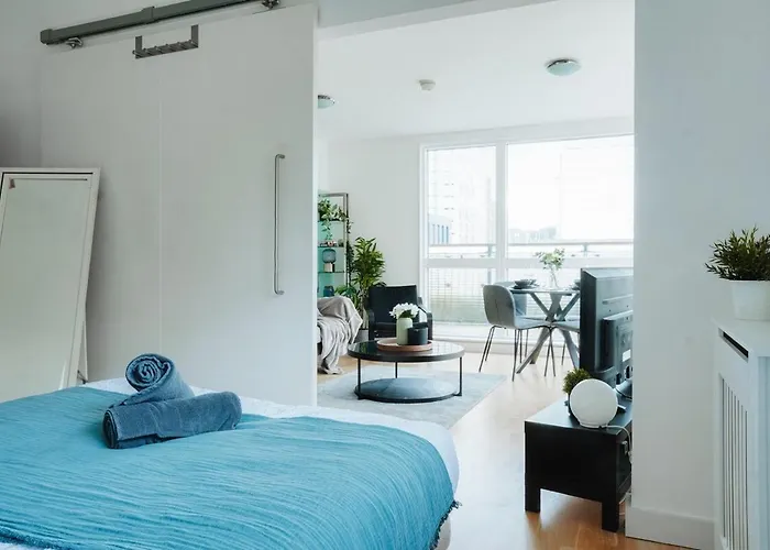 Apartmán Bright 2-bedroom With Scenic Balcony Views Manchester