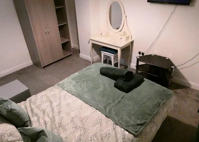 Spacious 4 Bed Maisonette Close To Salford Quays And With Smart Tvs And Netflix Perfect For Families And Contractors Appartement Manchester