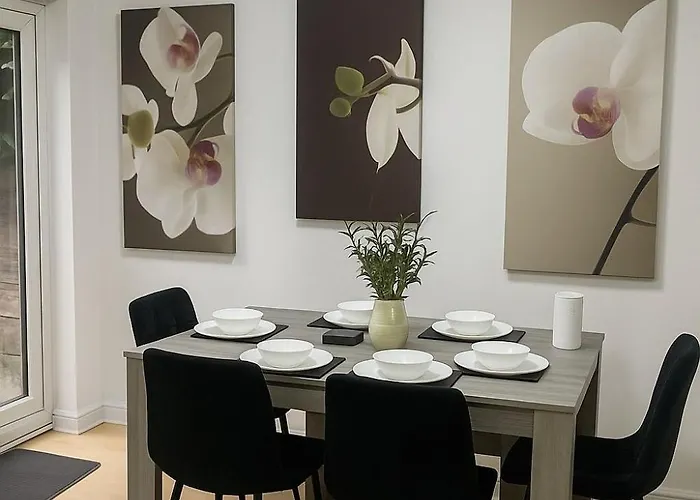 Lägenhet Modern 4br Retreat Near Airport & Free Parking Sleeps 9 *