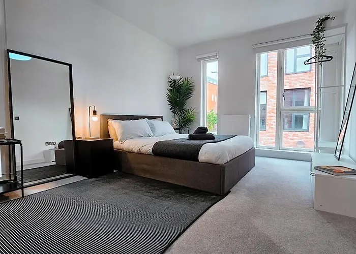 Sleek 4Br Townhouse - Rooftop - Hot Tub