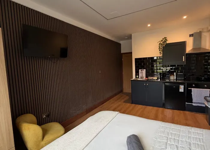 Globe M16 * Manchester