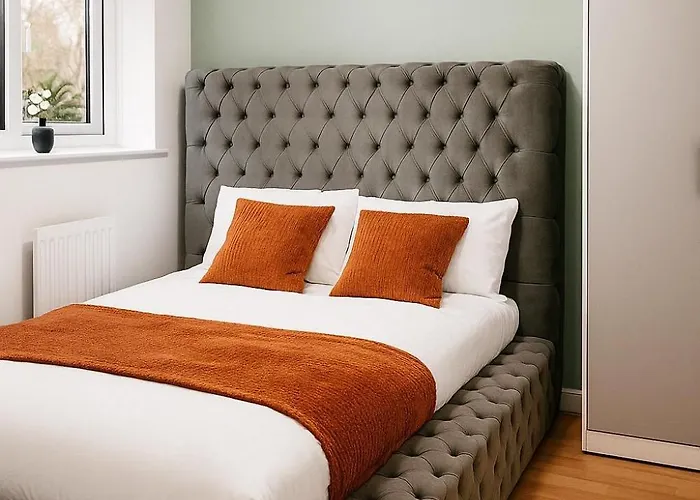 Serene 4br Retreat Near Airport & Free Parking Sleeps 9 *