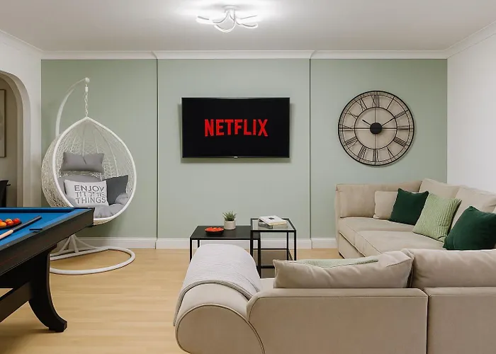 Bright 4br Pets Ok Driveway 9 Beds