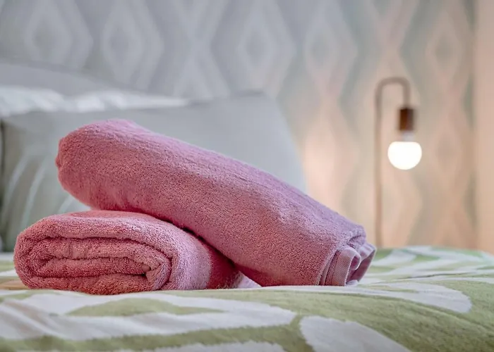 Modern 4Br Townhouse - Rooftop - Hot Tub *