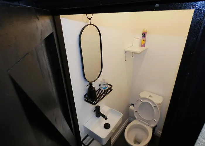 Spacious 4 Bed Maisonette Close To Salford Quays And With Smart Tvs And Netflix Perfect For Families And Contractors 맨체스터