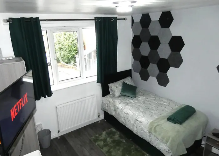 Spacious 4 Bed Maisonette Close To Salford Quays And With Smart Tvs And Netflix Perfect For Families And Contractors * Manchester