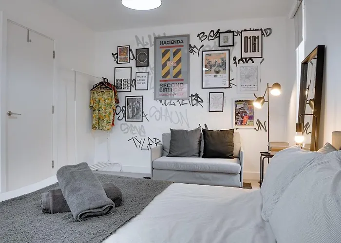 Modern 4Br Townhouse - Rooftop - Hot Tub * 맨체스터