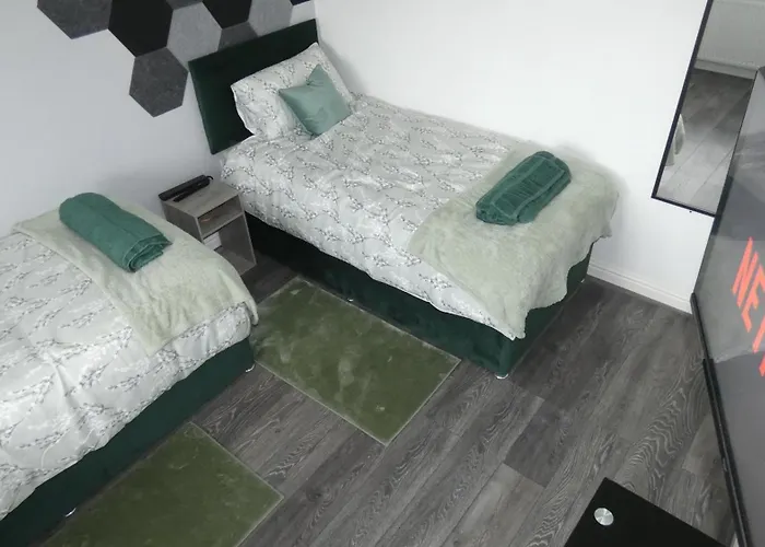 아파트 Spacious 4 Bed Maisonette Close To Salford Quays And With Smart Tvs And Netflix Perfect For Families And Contractors