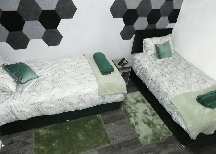 Spacious 4 Bed Maisonette Close To Salford Quays And With Smart Tvs And Netflix Perfect For Families And Contractors