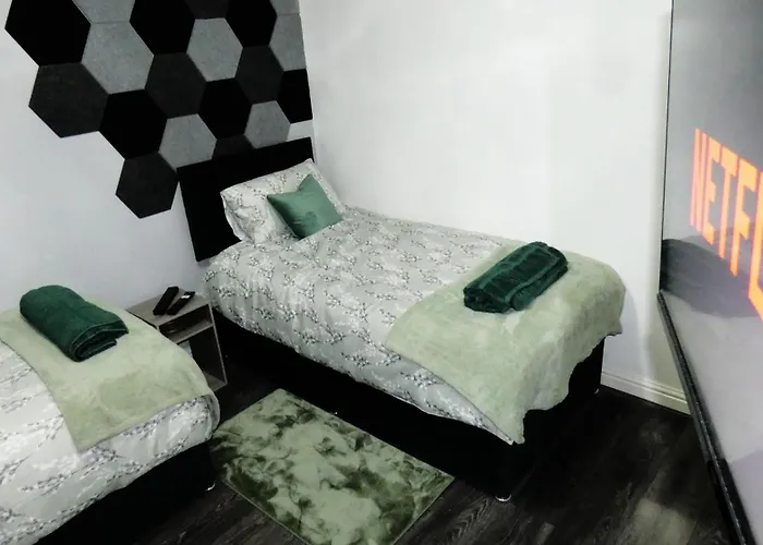 Spacious 4 Bed Maisonette Close To Salford Quays And With Smart Tvs And Netflix Perfect For Families And Contractors Apartamento Mánchester