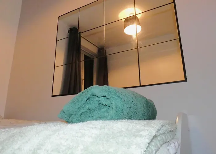 Spacious 4 Bed Maisonette Close To Salford Quays And With Smart Tvs And Netflix Perfect For Families And Contractors