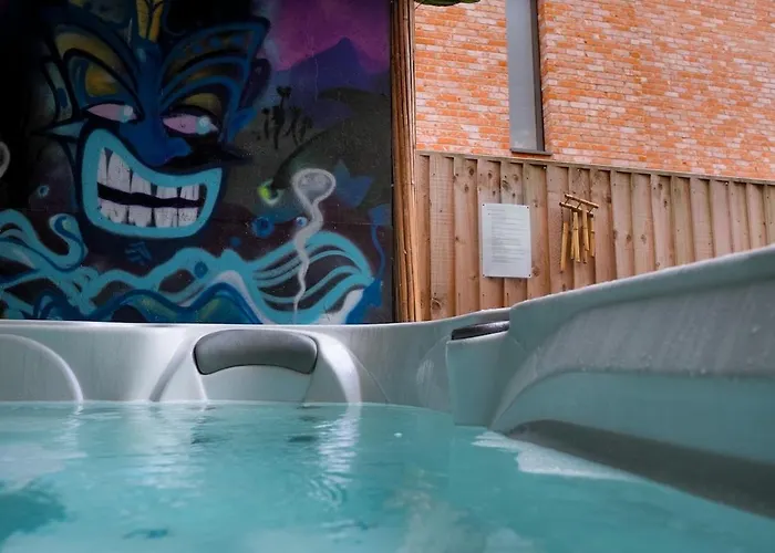 Sleek 4br Townhouse - Rooftop - Hot Tub * Manchester