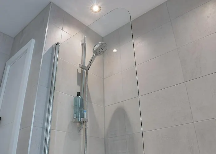 Cosy 4Br Townhouse - Rooftop - Hot Tub