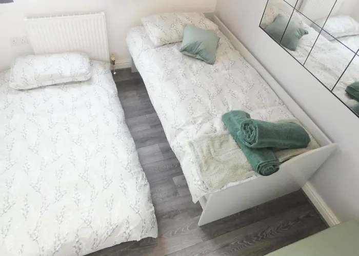 Spacious 4 Bed Maisonette Close To Salford Quays And With Smart Tvs And Netflix Perfect For Families And Contractors * Mánchester