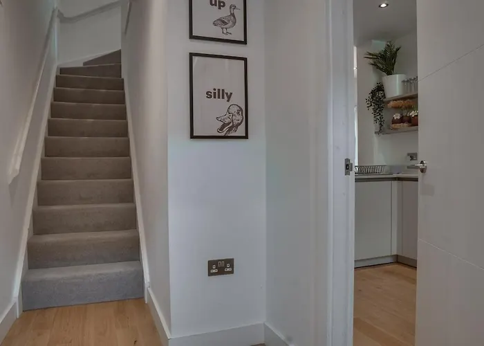 Cosy 4Br Townhouse - Rooftop - Hot Tub *